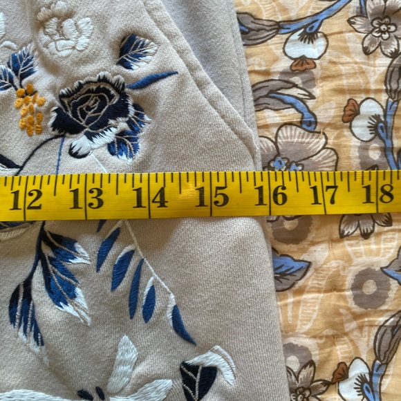 Embroidery pencil skirt with pockets. Size M. - Picture 8 of 9